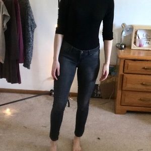 Juniors darkwash grey jeans